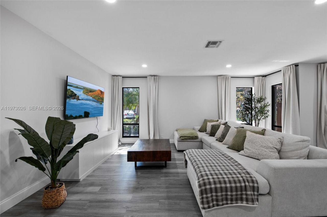 6185 Live Oak Ct , Unit A, Tamarac, FL 33319 Photo