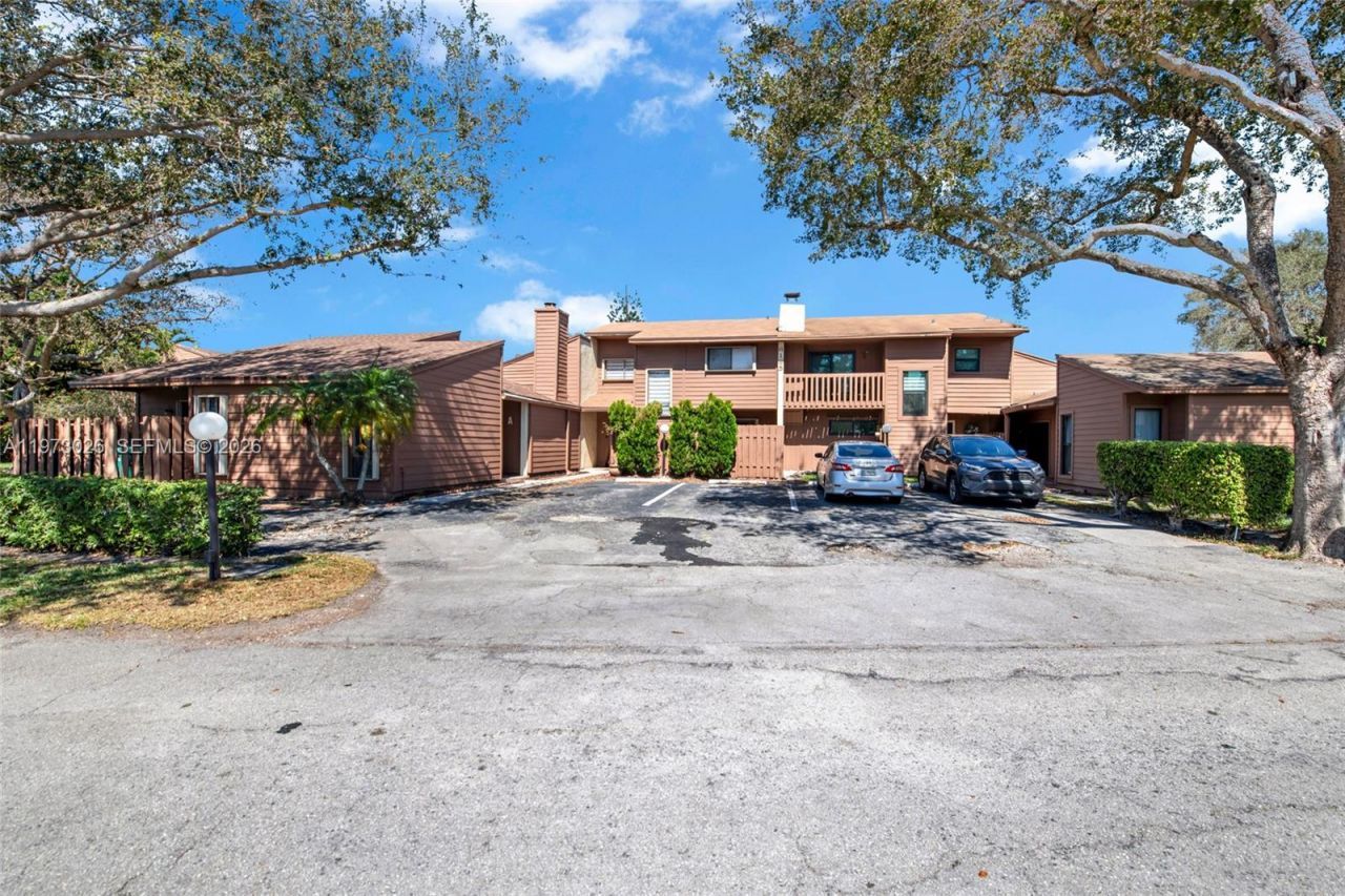 6185 Live Oak Ct , Unit A, Tamarac, FL 33319 Photo