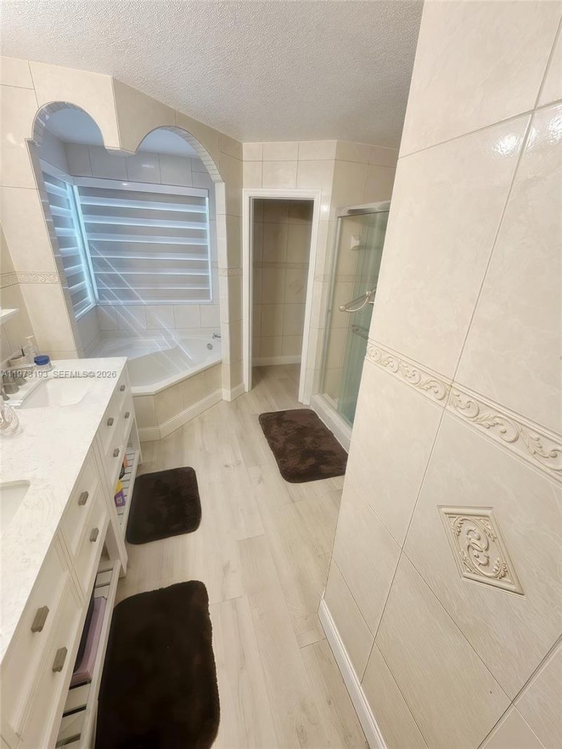 926 SW 102nd Ter , Pembroke Pines, FL 33025 Photo