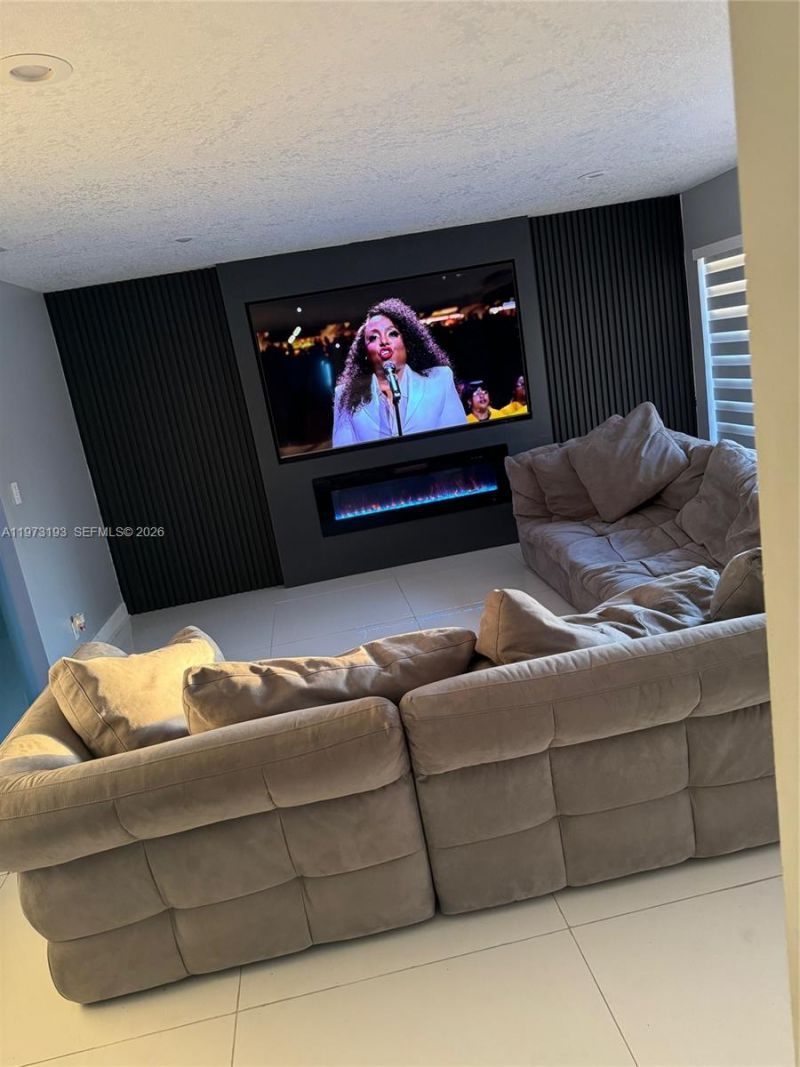 926 SW 102nd Ter , Pembroke Pines, FL 33025 Photo