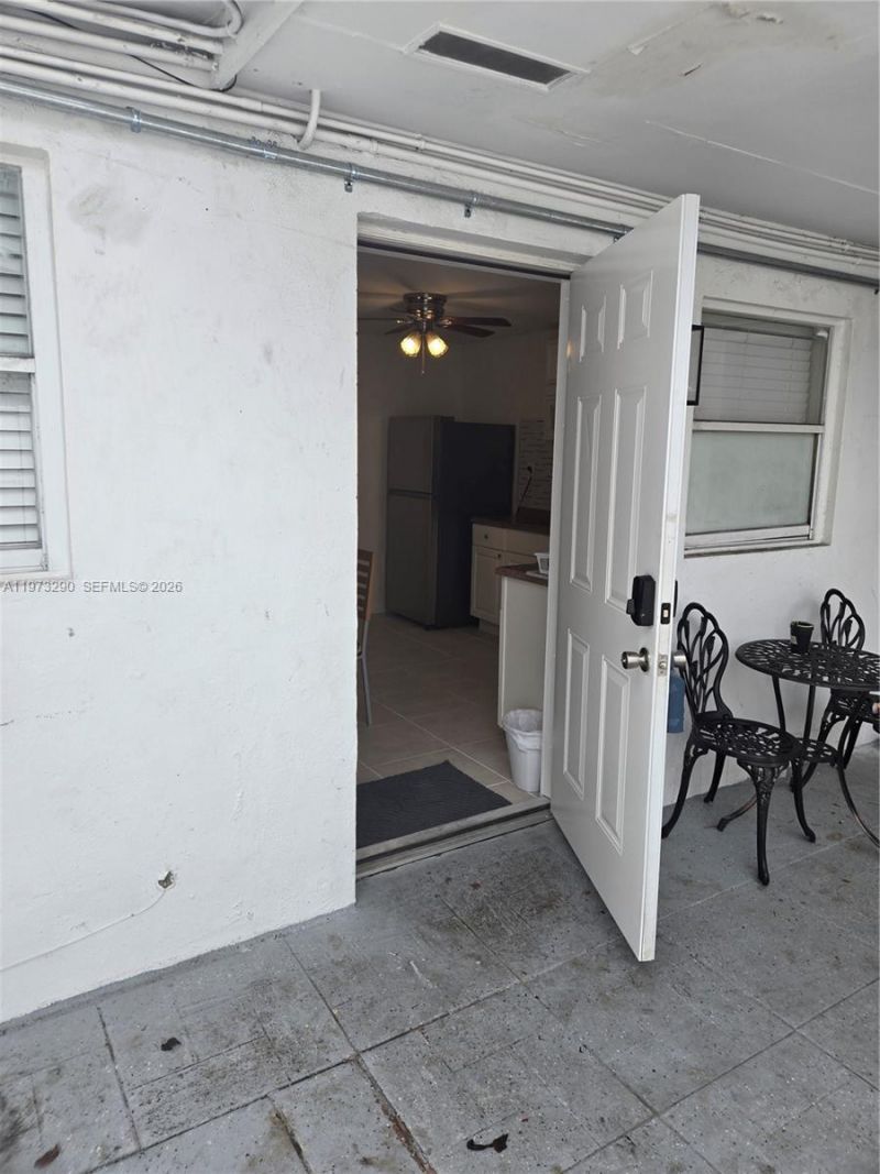 5712 Hollywood Blvd , Unit 2, Hollywood, FL 33021 Photo