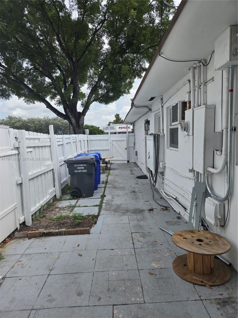 5712 Hollywood Blvd , Unit 2, Hollywood, FL 33021 Photo