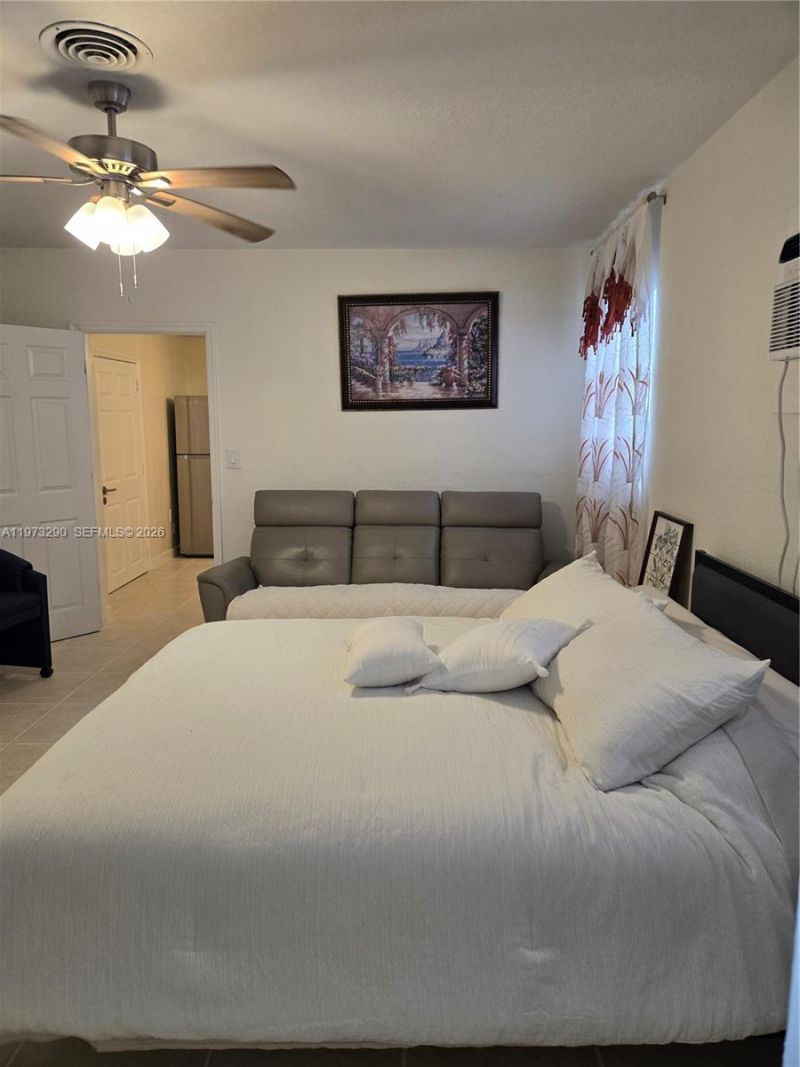 5712 Hollywood Blvd , Unit 2, Hollywood, FL 33021 Photo