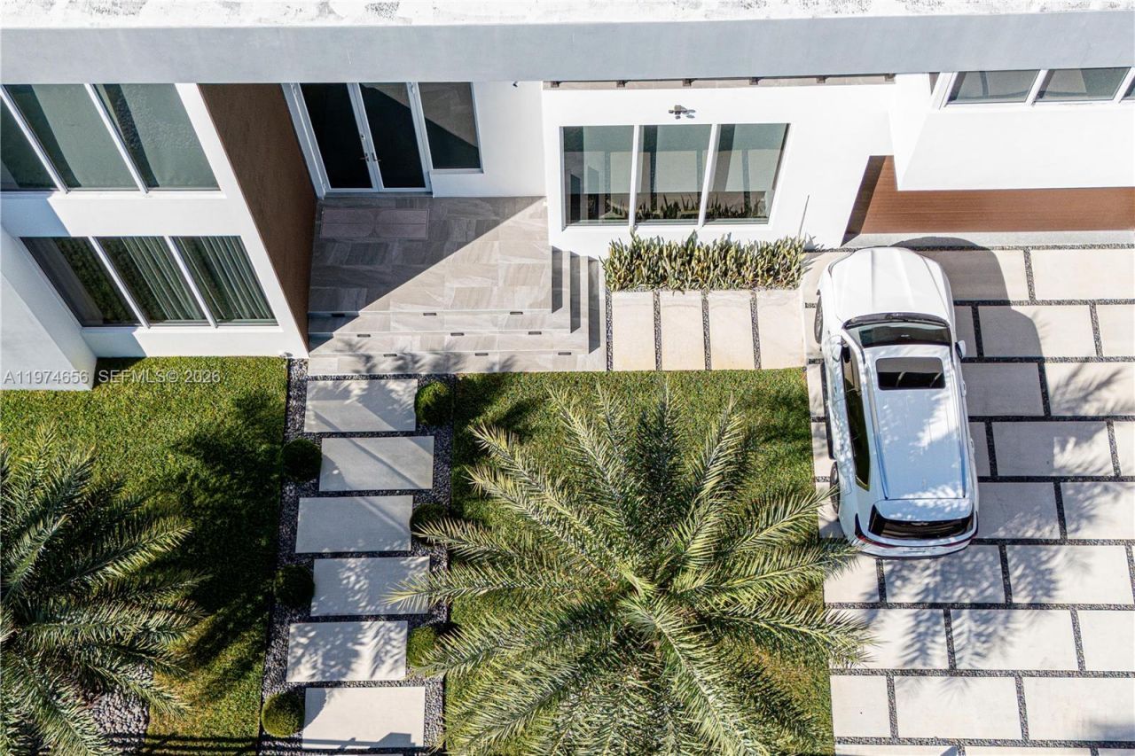 10181 NW 27th St, Doral, FL 33172 Photo