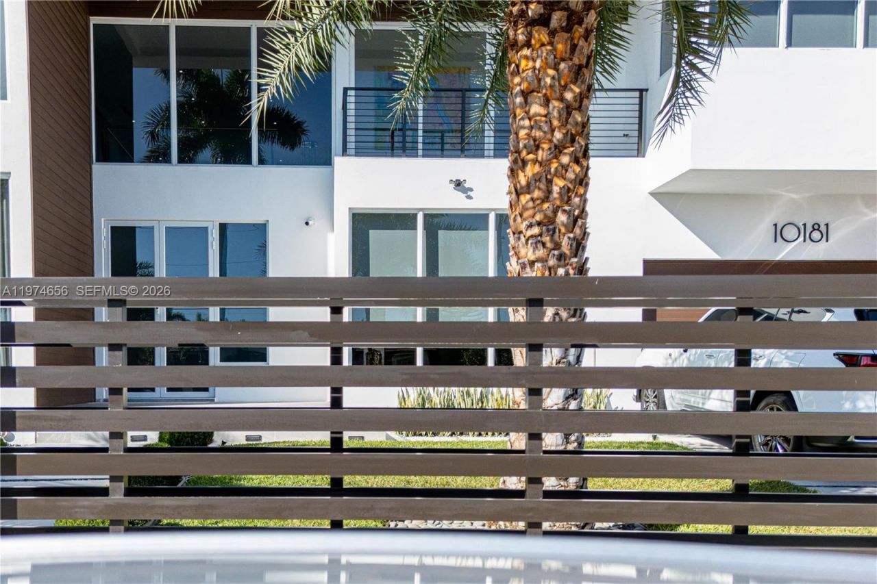 10181 NW 27th St, Doral, FL 33172 Photo