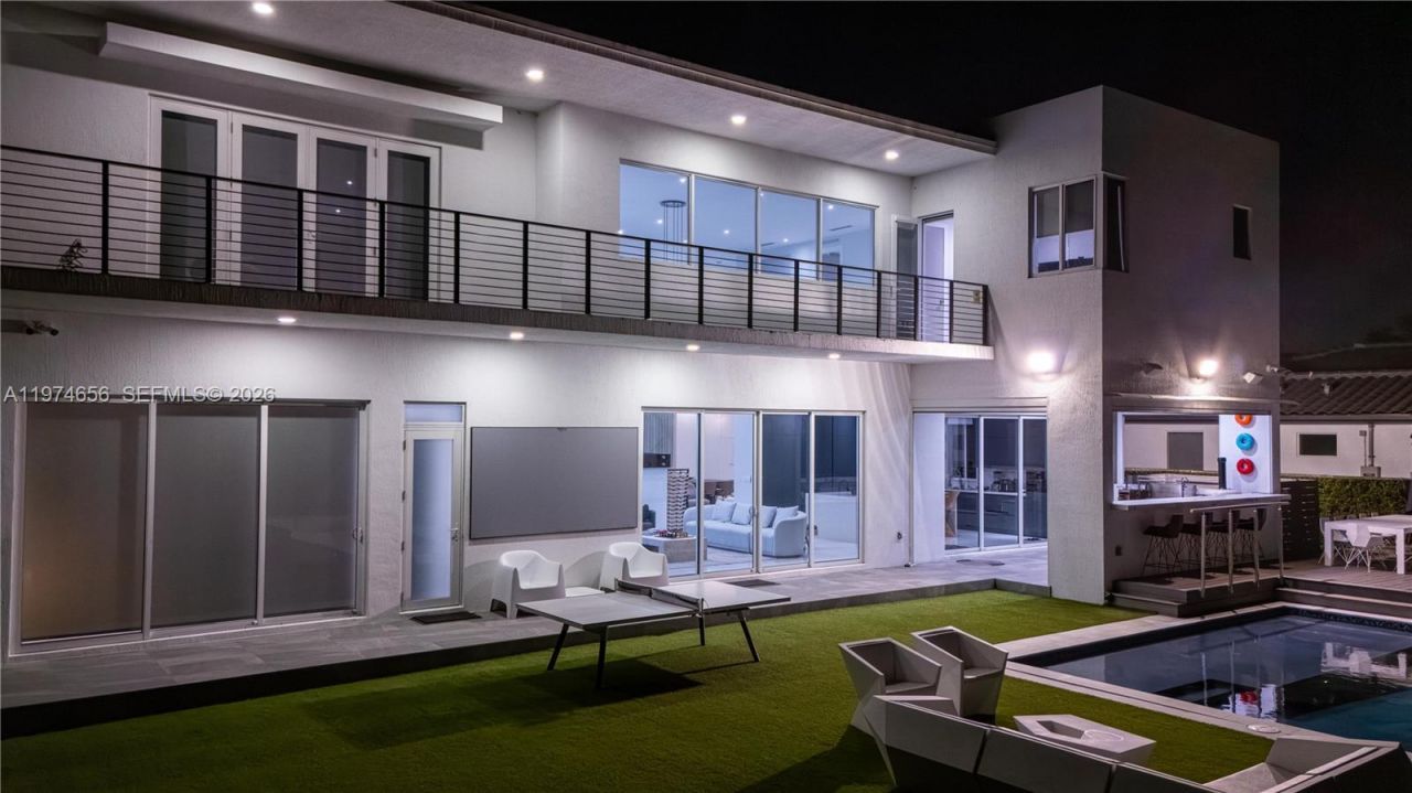 10181 NW 27th St, Doral, FL 33172 Photo