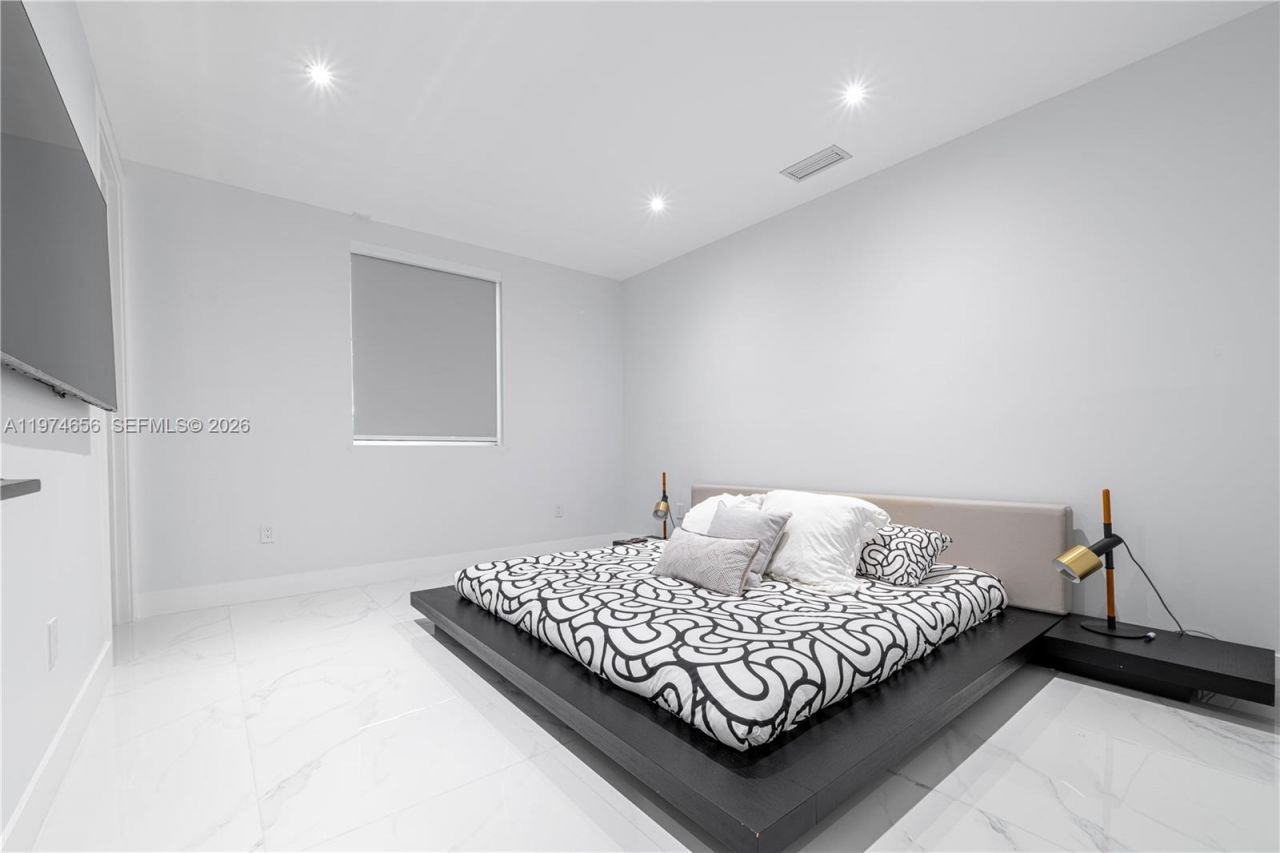 10181 NW 27th St, Doral, FL 33172 Photo