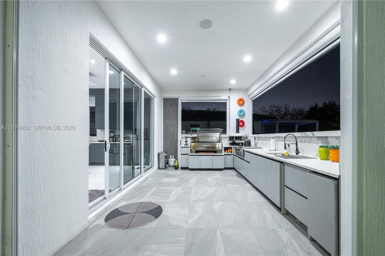 10181 NW 27th St, Doral, FL 33172 Photo