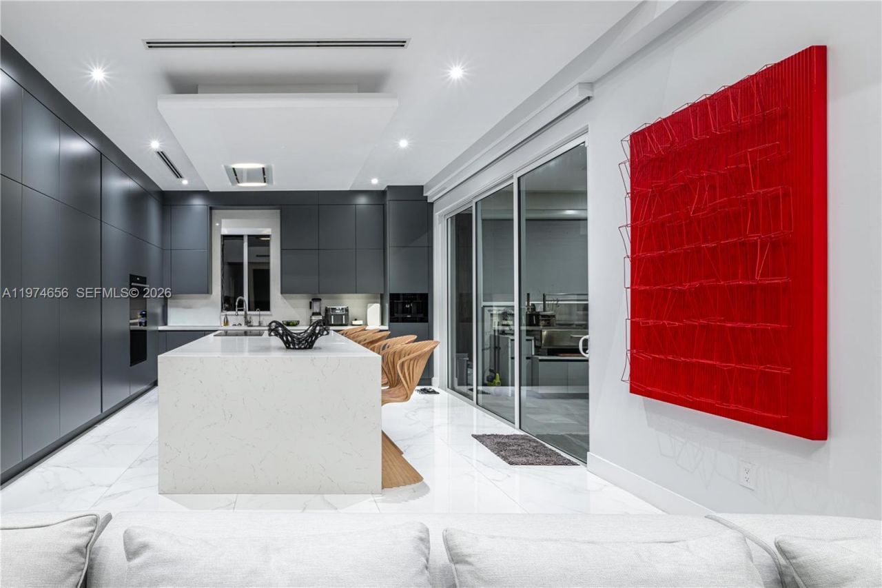 10181 NW 27th St, Doral, FL 33172 Photo