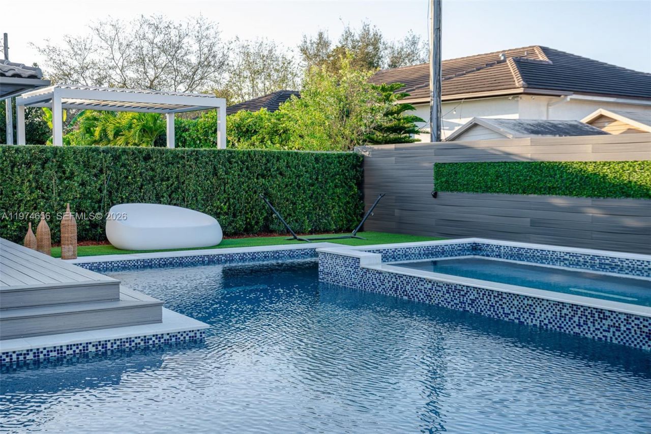 10181 NW 27th St, Doral, FL 33172 Photo