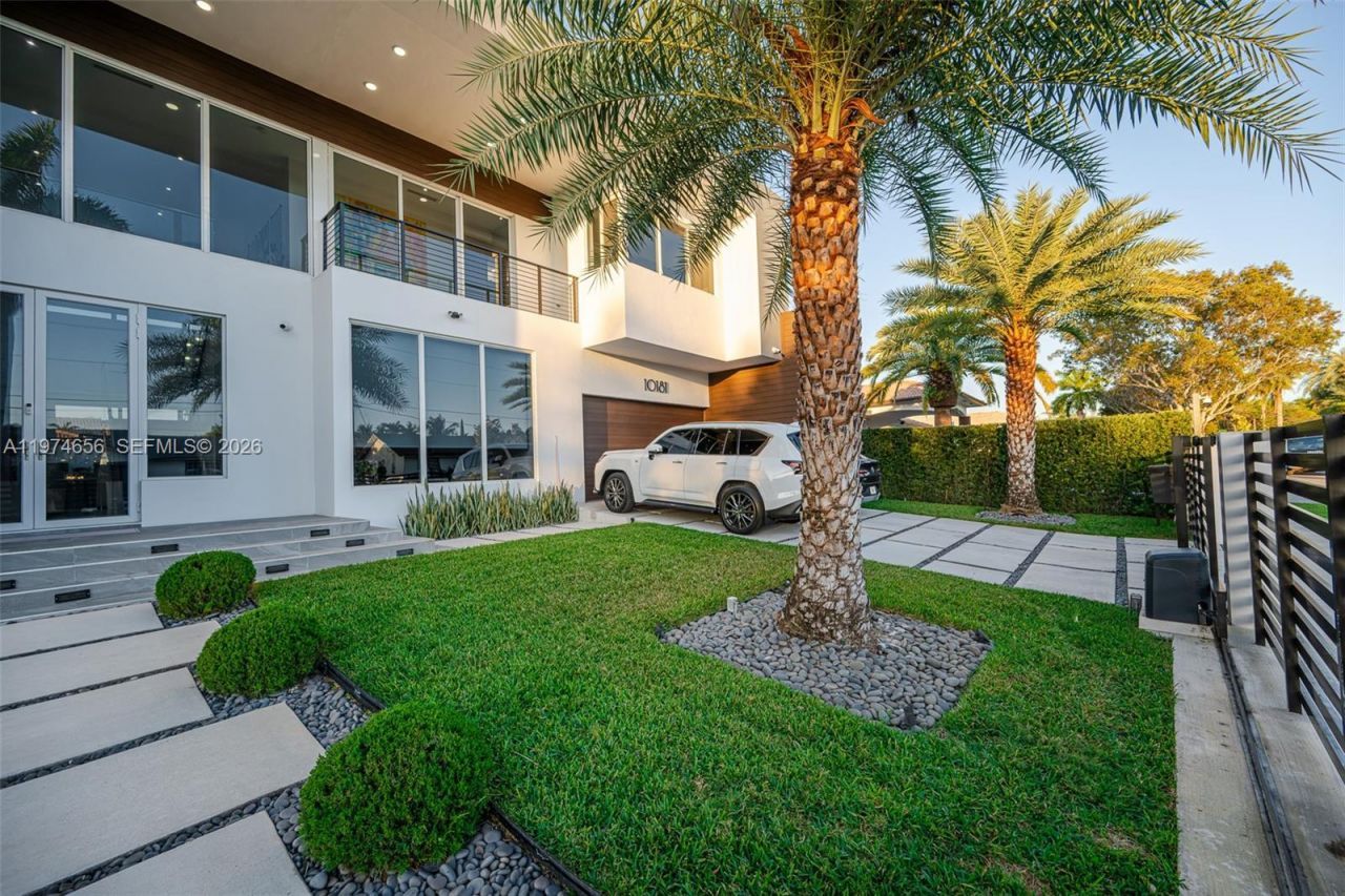 10181 NW 27th St, Doral, FL 33172 Photo