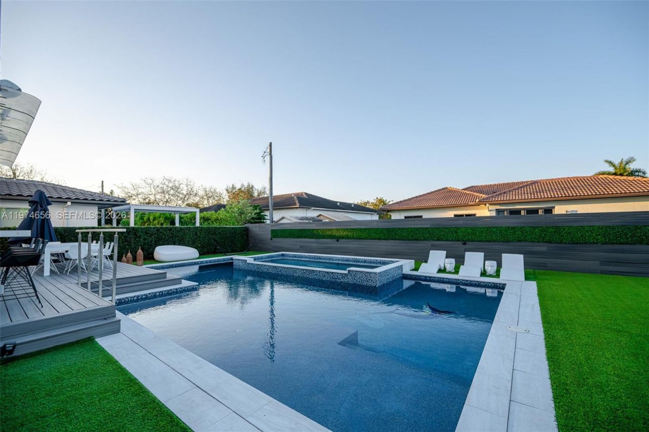 10181 NW 27th St, Doral, FL 33172 Photo