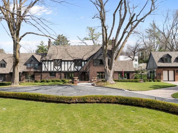 6724 Davenport Street, Omaha, NE 68132