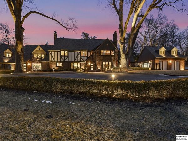 6724 Davenport Street, Omaha, NE 68132