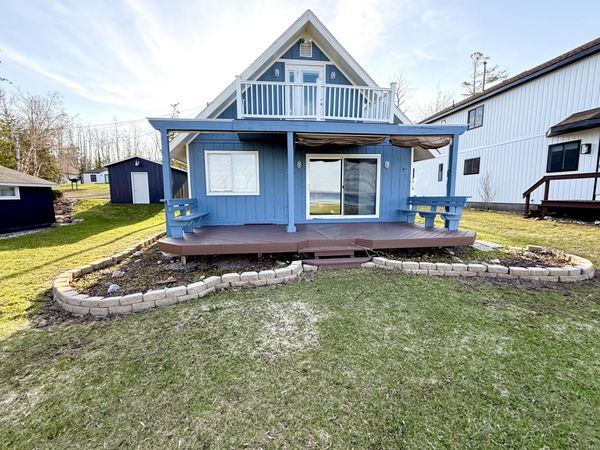 939 Stratford Lane, Indian River, MI 49749