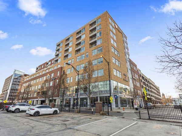 301 N NEIL Street, Unit 904, Champaign, IL 61820