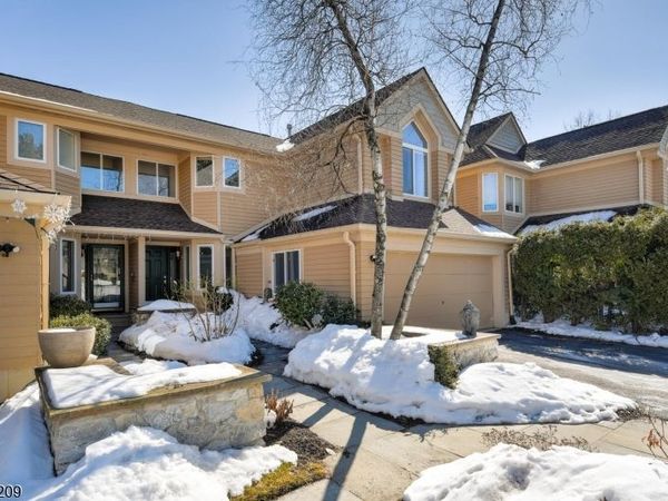 5 Sugar Maple Ln, Hardyston, NJ 07419