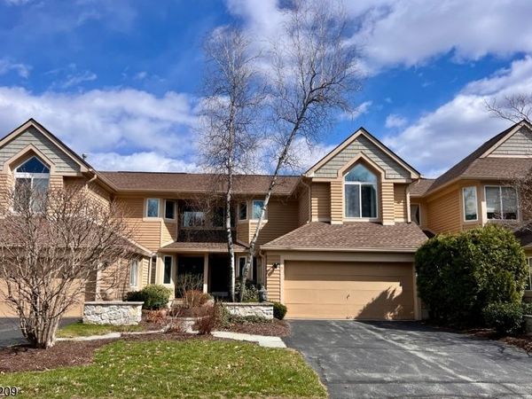 5 Sugar Maple Ln, Hardyston, NJ 07419