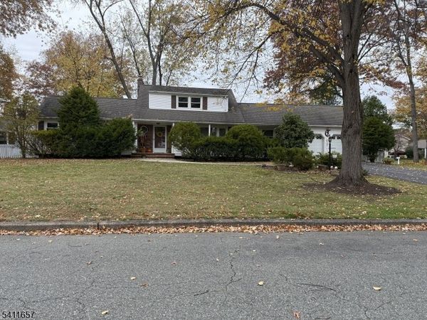 2 Peach Tree Ct, Parsippany-Troy Hills, NJ 07054