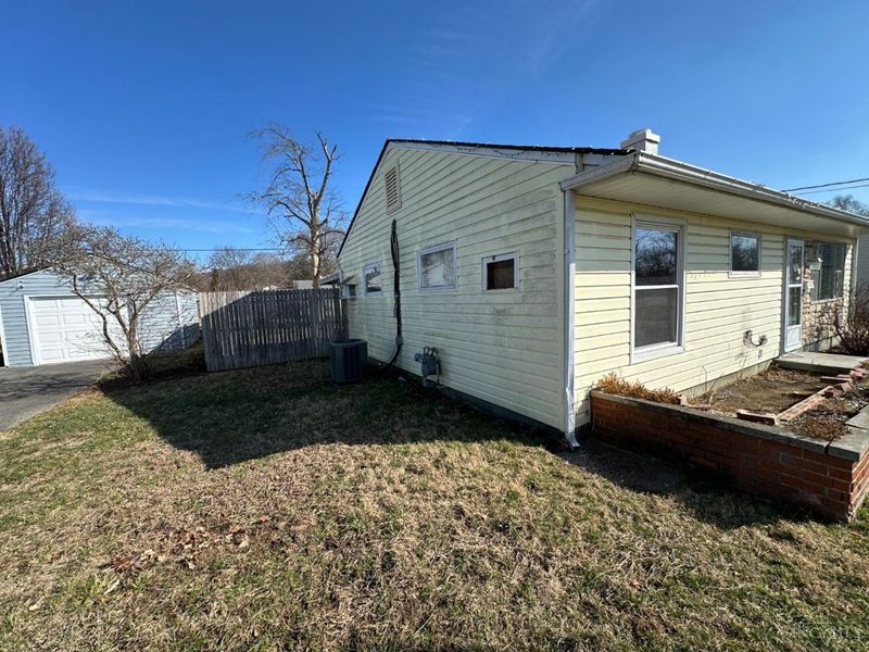 705 Richardson Drive, Middletown, OH 45042 Photo 4