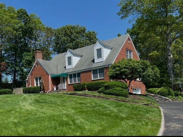 77 Jamaica Avenue, Holtsville, NY 11742