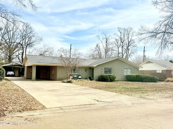 1208 Medallion Drive, Greenwood, MS 38930