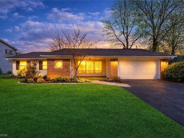 1215 Spruce Tree Lane , Amherst, OH 44001