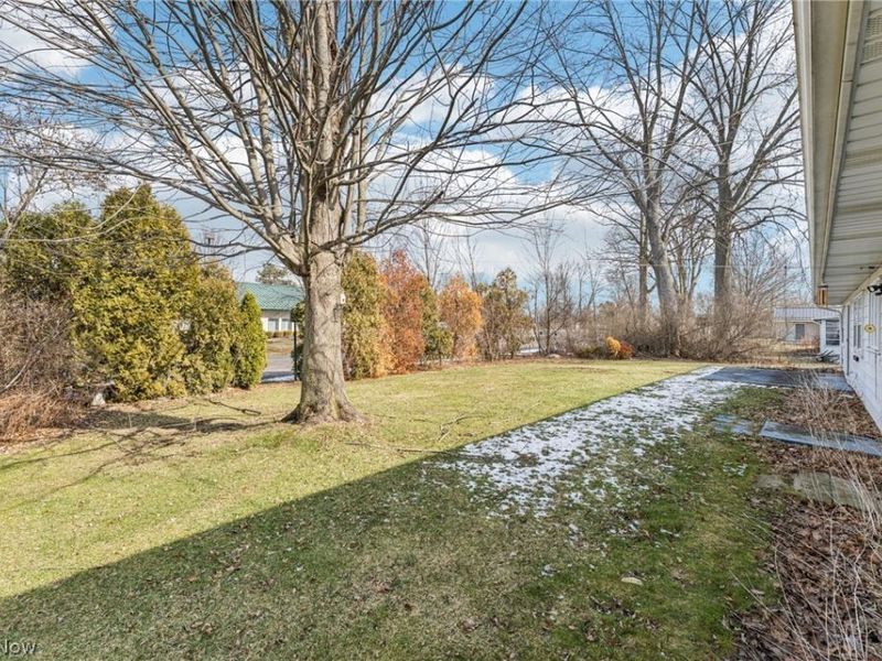 1215 Spruce Tree Lane , Amherst, OH 44001 Photo 34