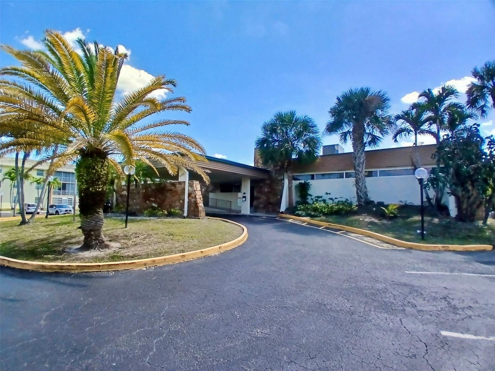 5190 E Sabal Palm Boulevard, Unit 103, Tamarac, FL 33319 Photo