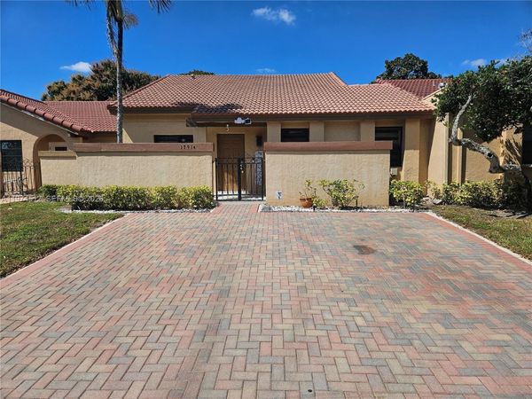 17914 NW 66th Ct Cir , Hialeah, FL 33015