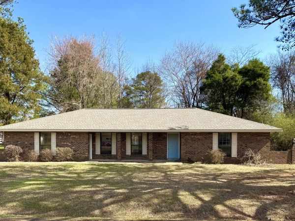 201 Dowdle, Columbus, MS 39702