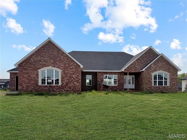 1383 Walnut Ridge Drive, Columbia, IL 62236