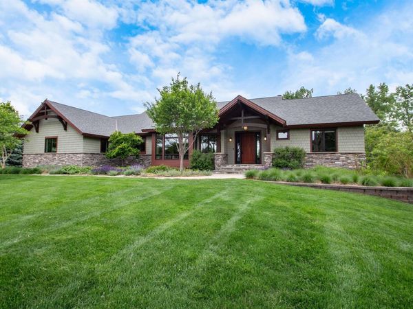 914 Wynstone Drive, Jefferson, SD 57038