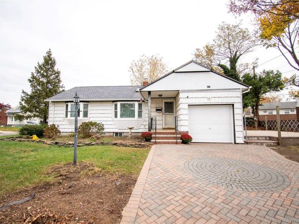 650 Bryant Street , East Meadow, NY 11554
