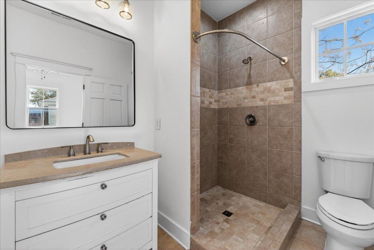 66 America Street Photo 18