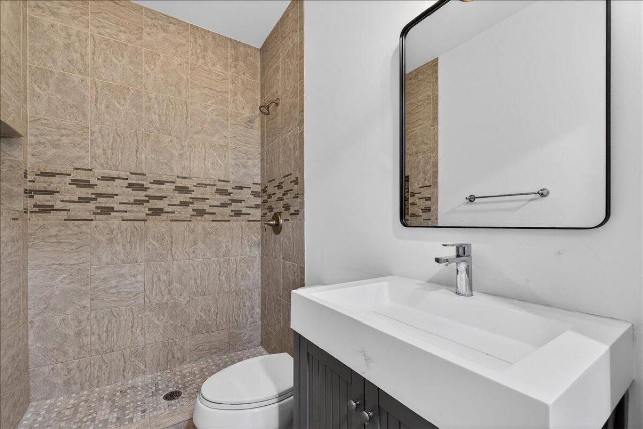 66 America Street Photo 37