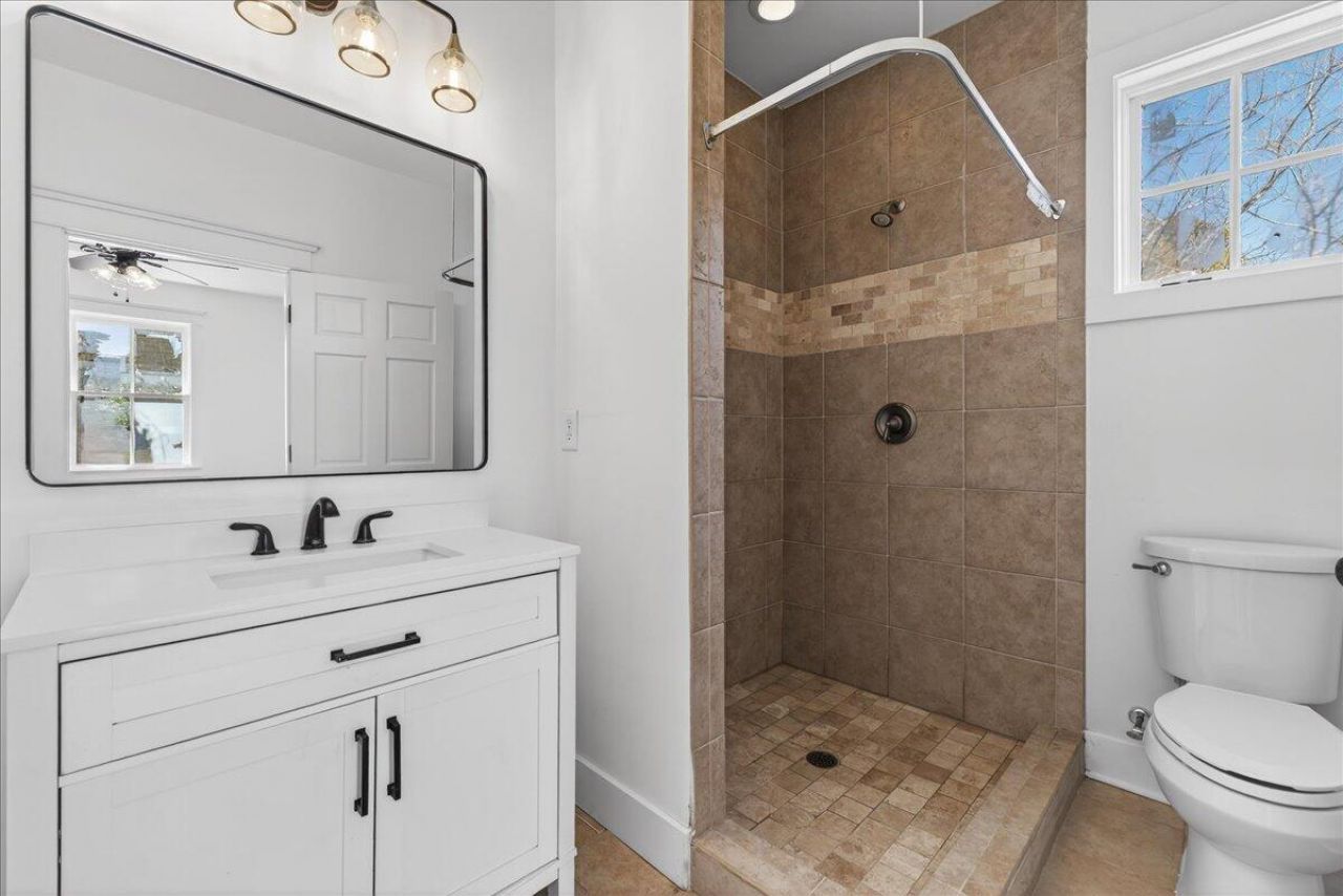 66 America Street Photo 42