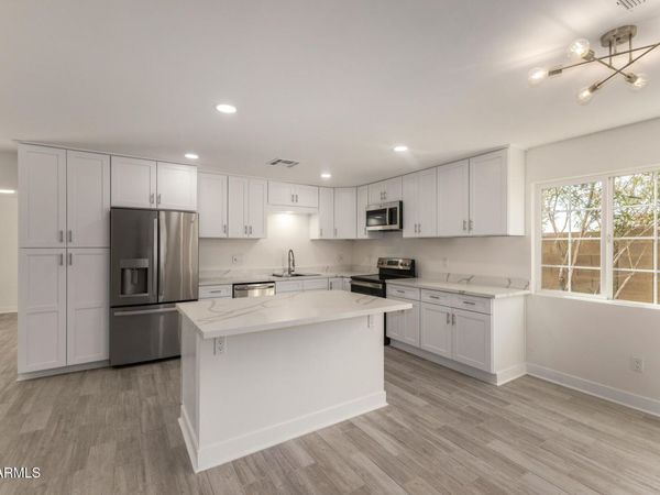 7103 W VOGEL Avenue, Peoria, AZ 85345