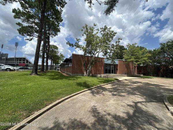 490 E Woodrow Wilson Avenue, Jackson, MS 39216
