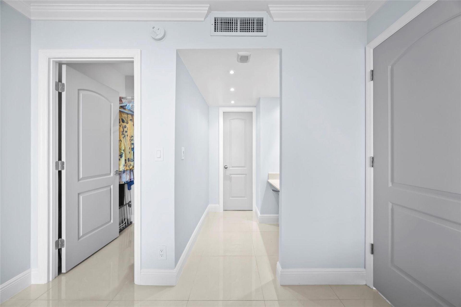 2030 S Ocean Drive, Unit 1216, Hallandale Beach, FL 33009 Photo