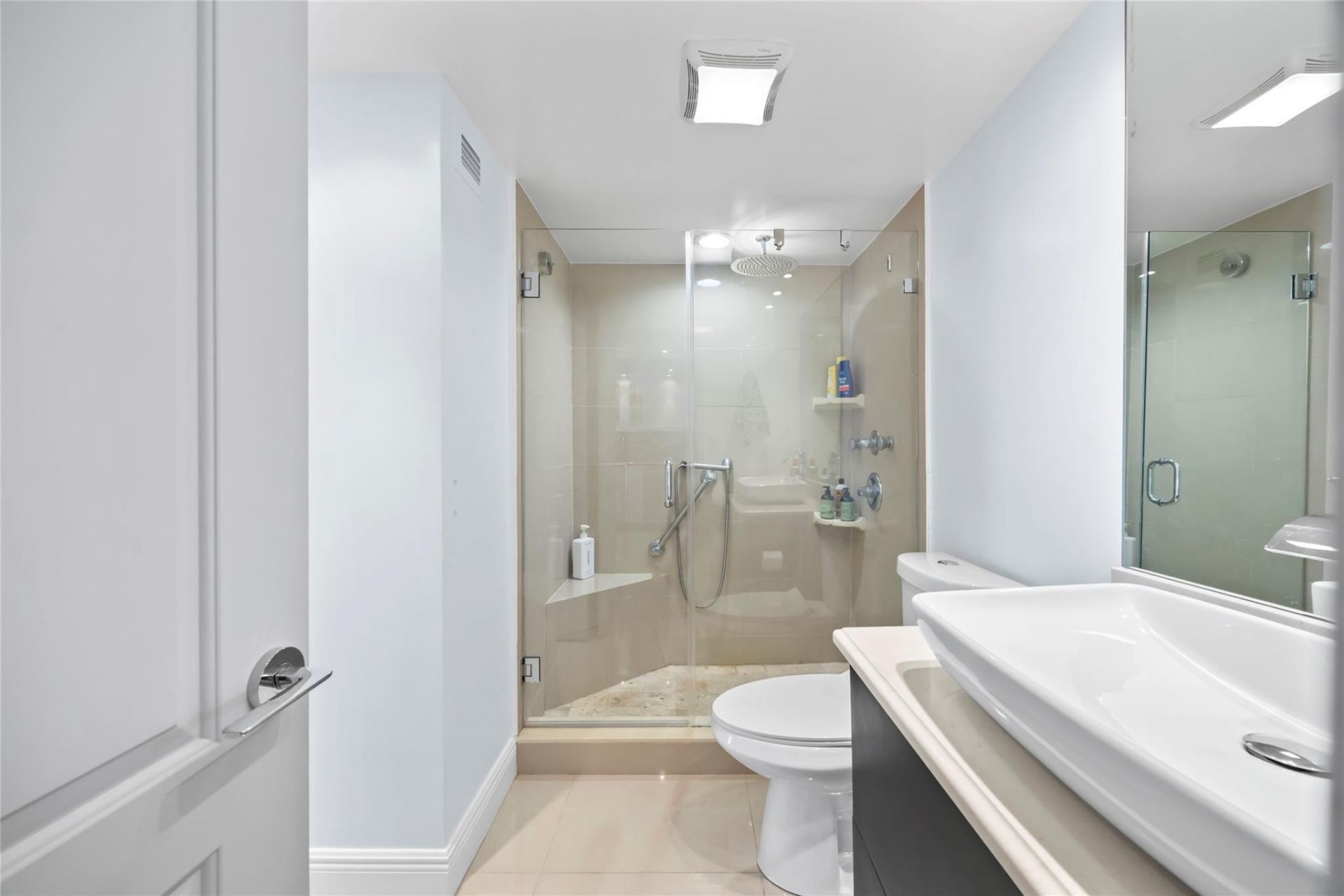 2030 S Ocean Drive, Unit 1216, Hallandale Beach, FL 33009 Photo