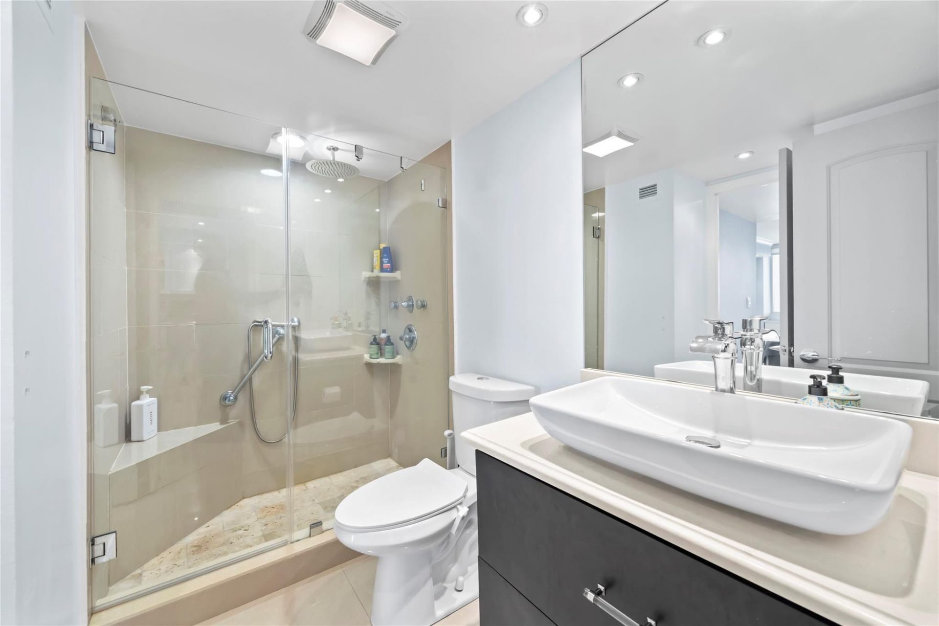 2030 S Ocean Drive, Unit 1216, Hallandale Beach, FL 33009 Photo