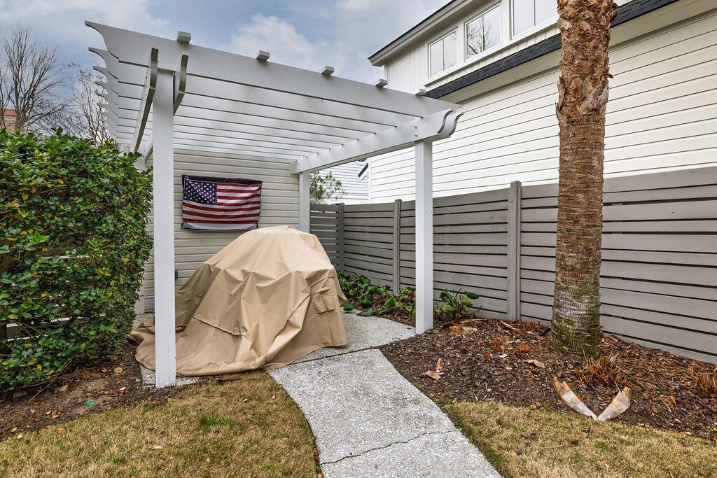 281 N Shelmore Boulevard Photo 23