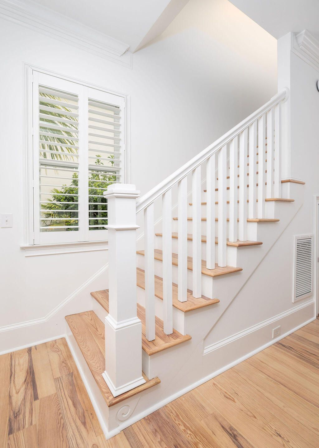 281 N Shelmore Boulevard Photo 24