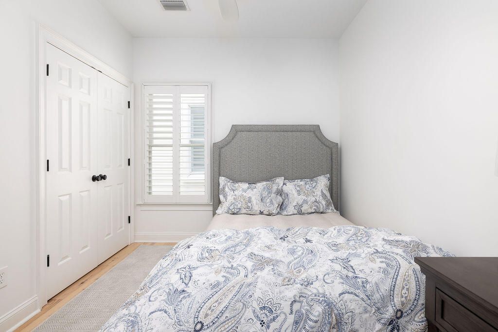 281 N Shelmore Boulevard Photo 32