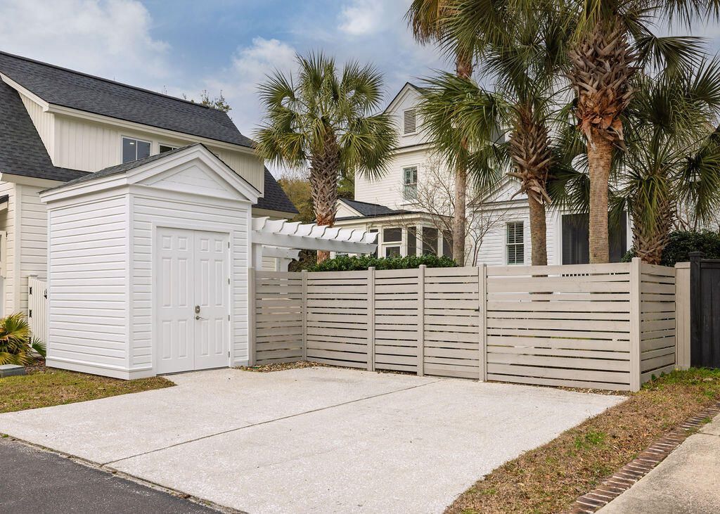 281 N Shelmore Boulevard Photo 36