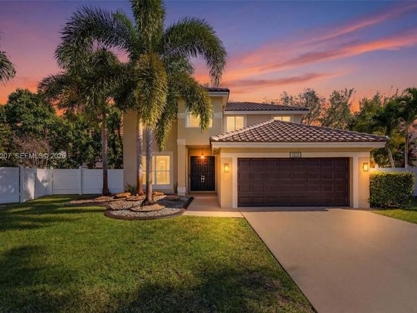 1521 NW 178th Ter , Pembroke Pines, FL 33029