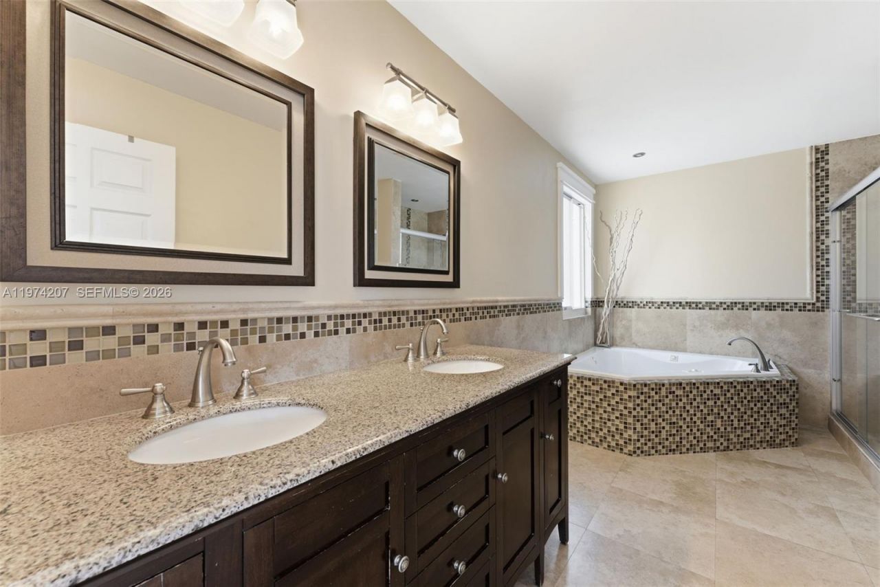 1521 NW 178th Ter, Pembroke Pines, FL 33029 Photo