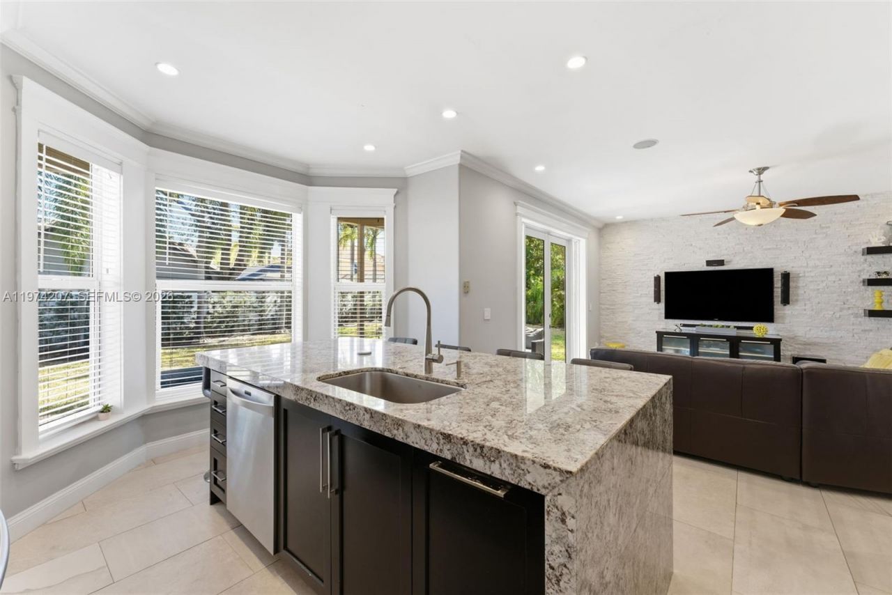 1521 NW 178th Ter, Pembroke Pines, FL 33029 Photo