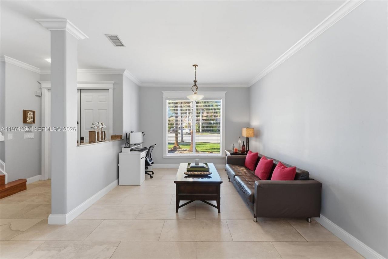 1521 NW 178th Ter, Pembroke Pines, FL 33029 Photo